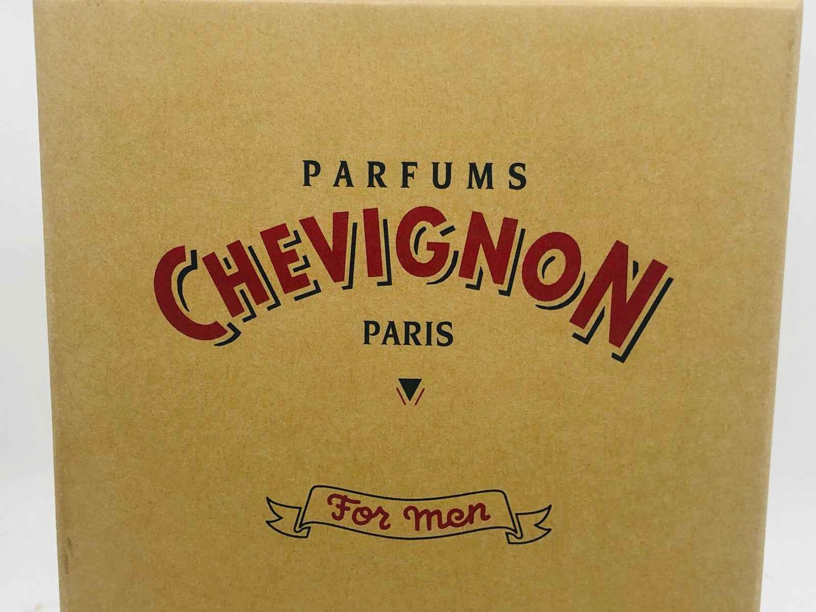 Scatola del profumo Chevignon Vintage con design elegante per uomini