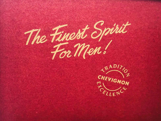 Scatola di Profumo Chevignon Vintage con scritta 'The Finest Spirit For Men' in colore oro su sfondo rosso
