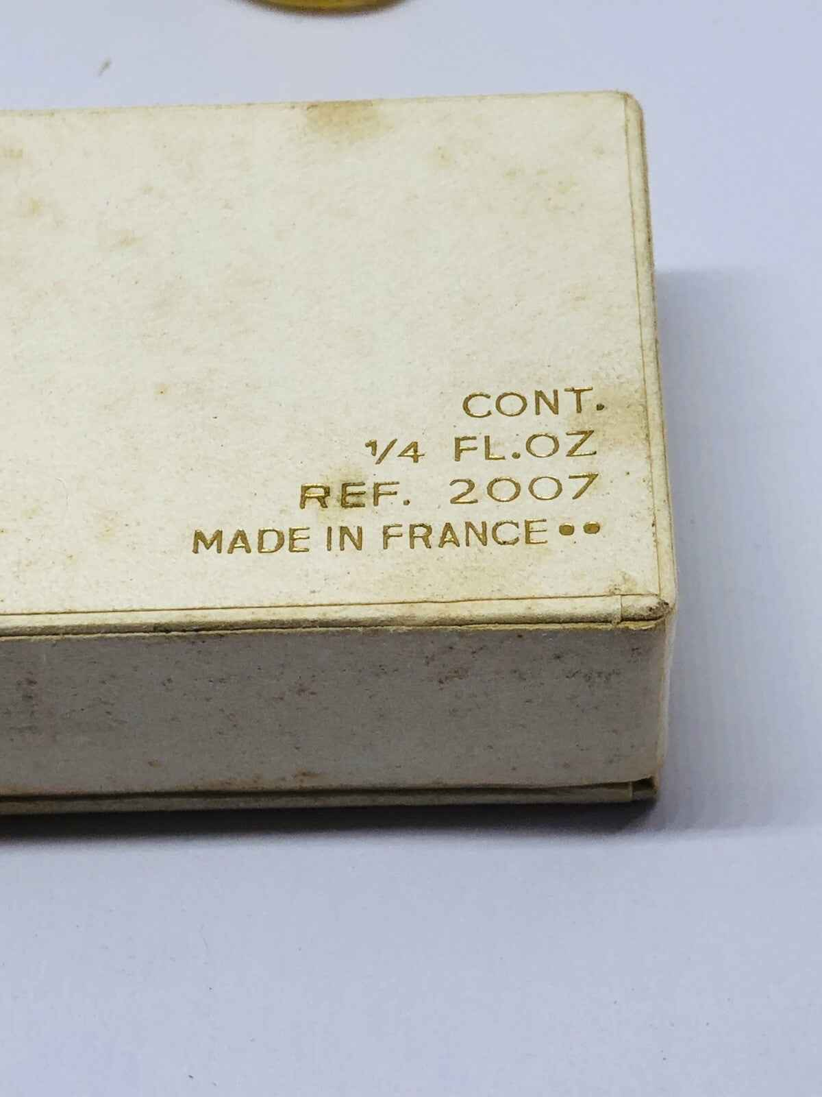 Scatola di Miss Dior Amphore, contenitore da 1/4 fl. oz realizzato in Francia