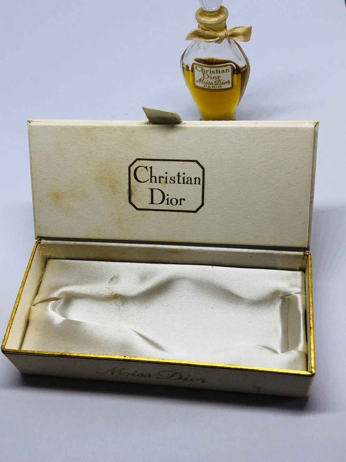 Scatola vintage di profumo con flacone Miss Dior Amphore di Christian Dior in vetro