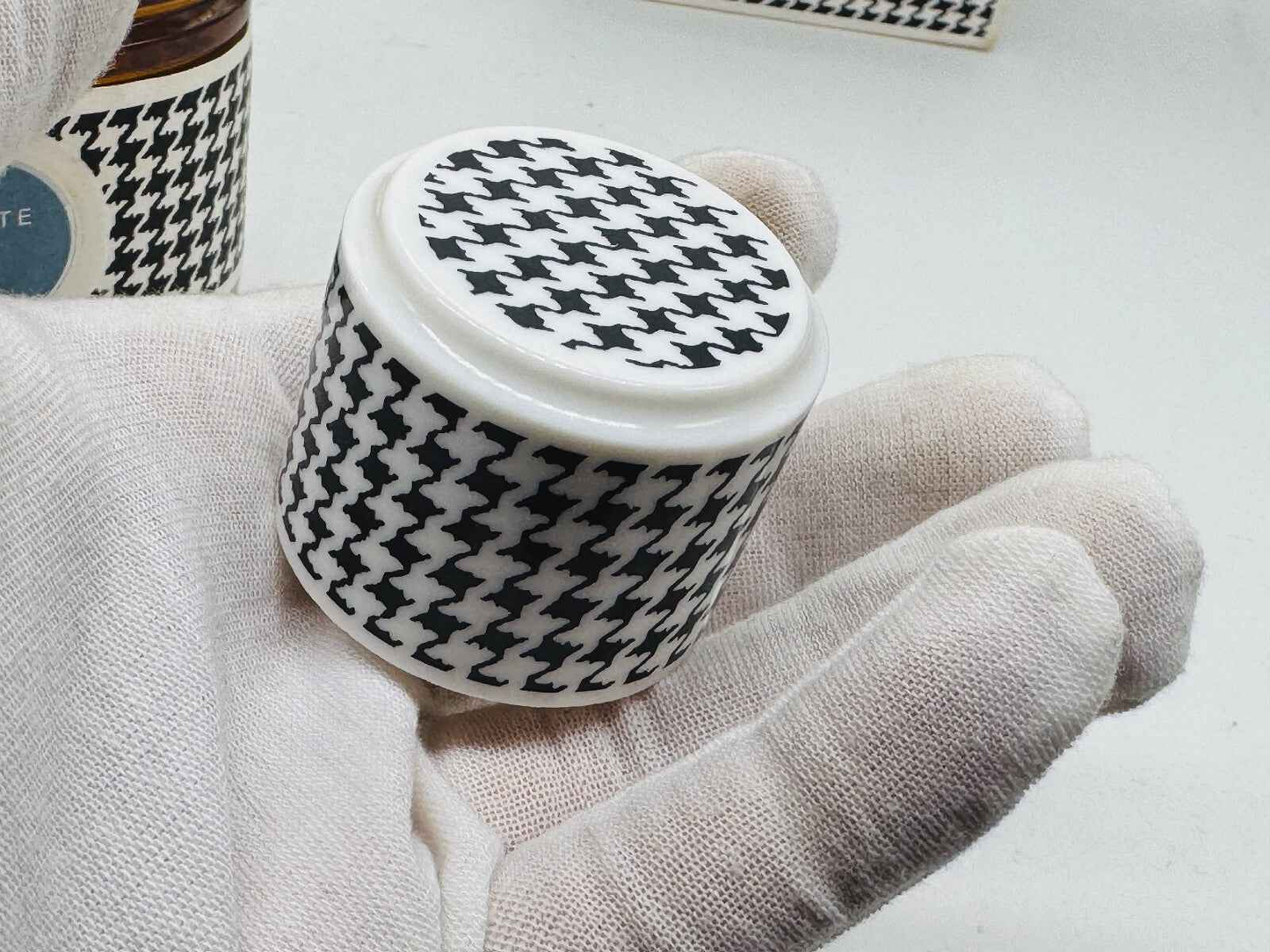 Scatola di profumo Diorella Vintage con motivo a zig zag, elegante e classica