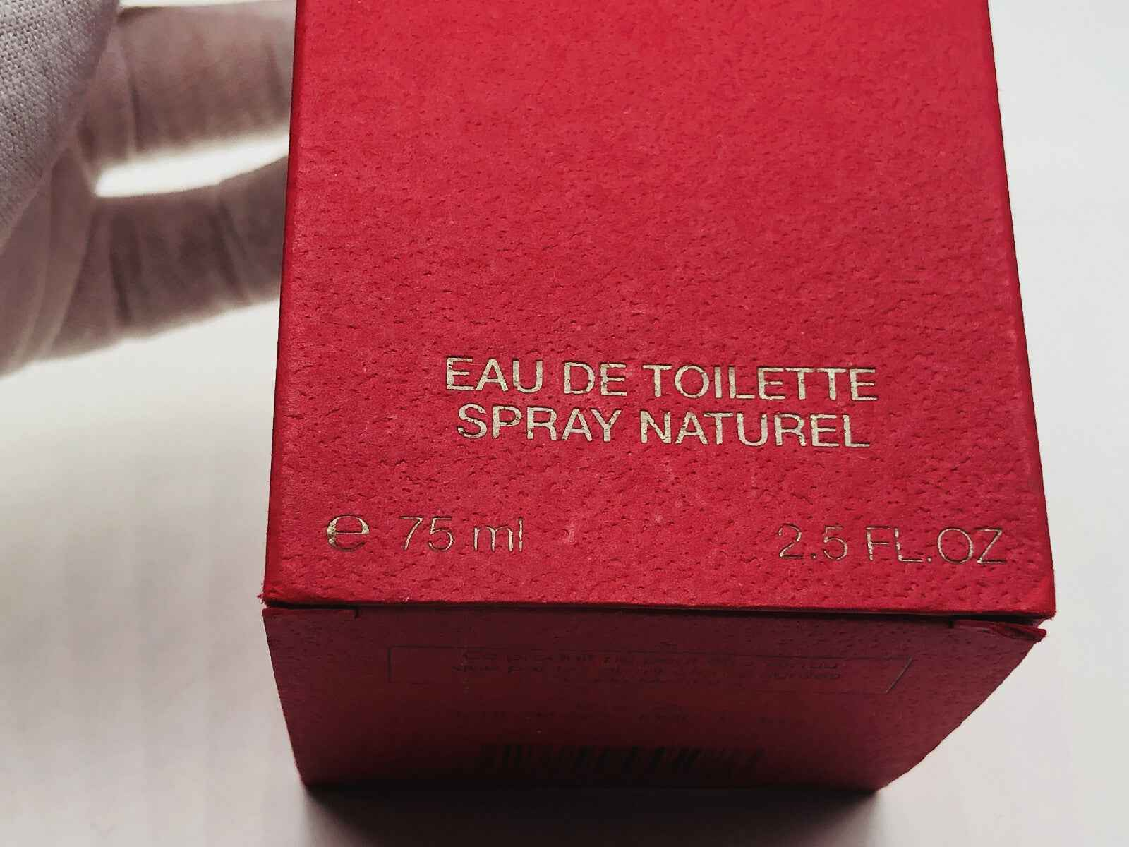 Scatola di Claude Montana Parfum Homme da 75 ml in bianco e rosso con etichetta chiara