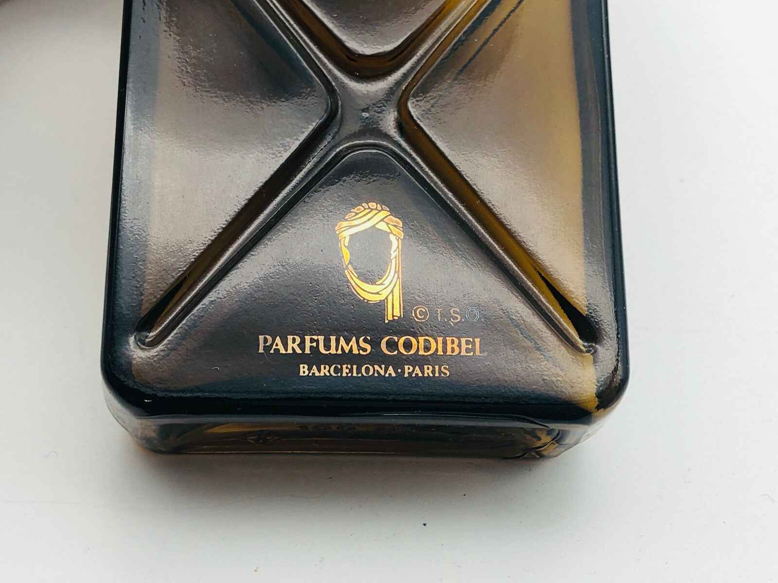 Flacone di profumo Codibel Paris Dakar Vintage con design elegante e logo in oro