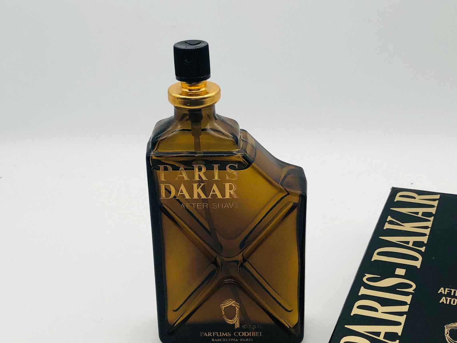 Flacone di profumo PARIS DAKAR con design vintage e tappi dorati, Codibel Paris Dakar in evidenza