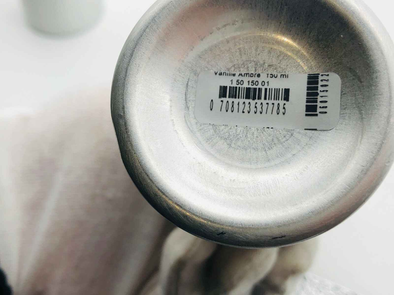 Base di bottiglia di Comptoir Sud Pacifique Vanille con etichetta e codice a barre visibili