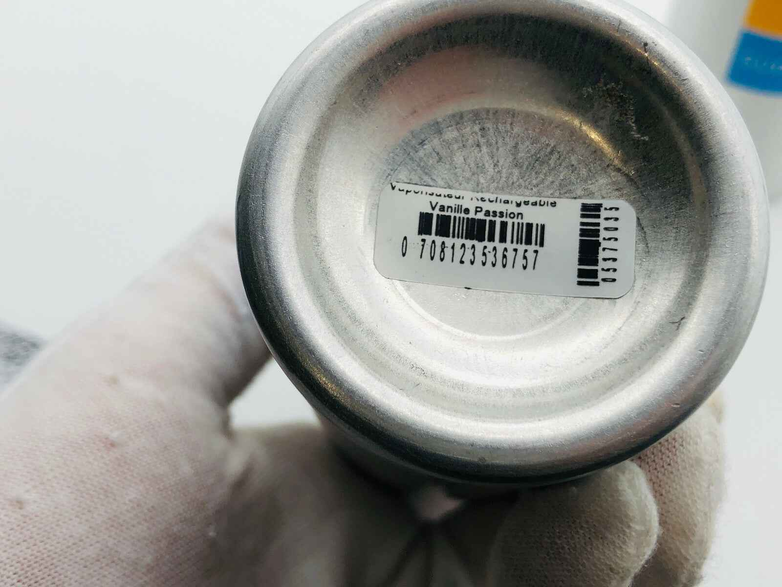 Barattolo de Comptoir Sud Pacifique Vanille con etichetta sul fondo, ideale per una fragranza dolce