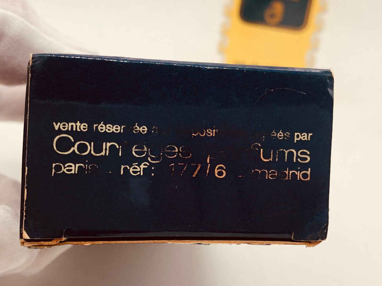 Scatola di Profumo Vintage Courreges Homme con design elegante e raffinato