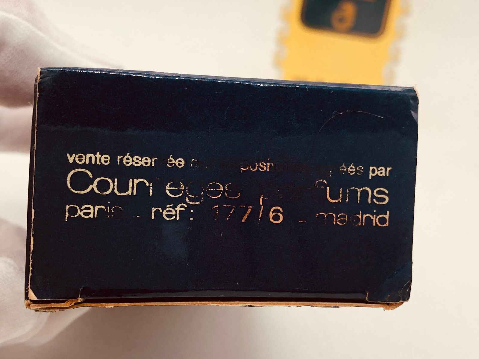 Scatola di Profumo Vintage Courreges Homme con design elegante e raffinato