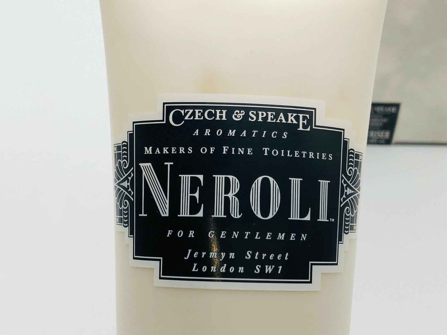 Crema Corpo Neroli di CZECH & SPEAKE in elegante confezione per uomini, ideale per idratare la pelle