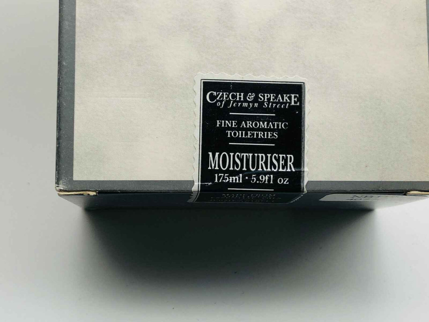 Packaging della Crema Corpo Neroli di CZECH & SPEAKE con etichetta dettagliata del prodotto