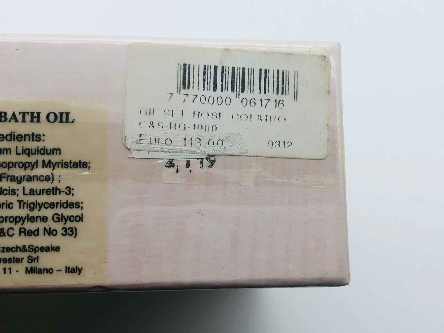 Dettaglio dell'olio da bagno Czech & Speake Vintage con etichetta e ingredienti visibili