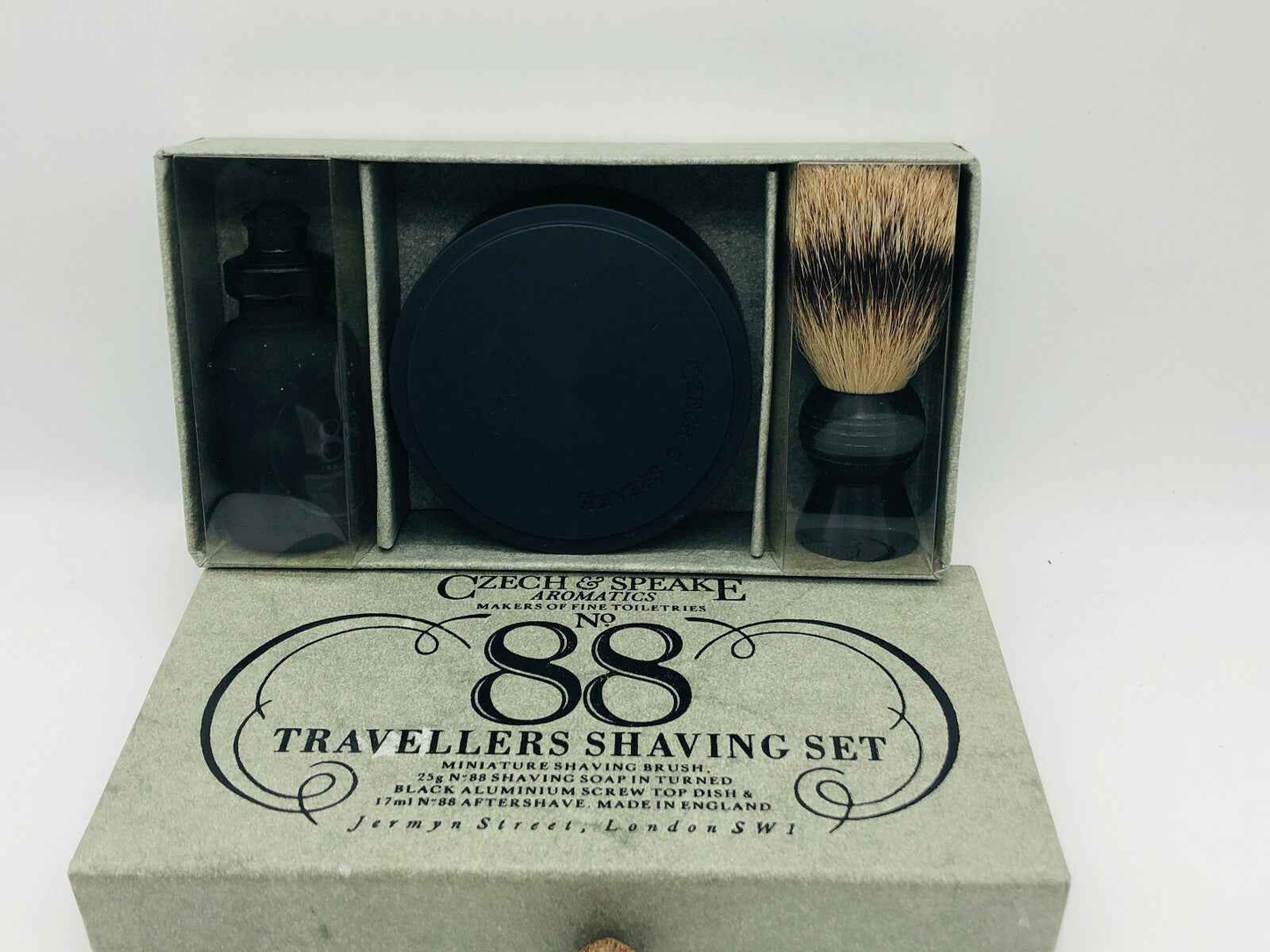 Set da barba per viaggiatori CZECH & SPEAKE con pennello e crema in un elegante astuccio