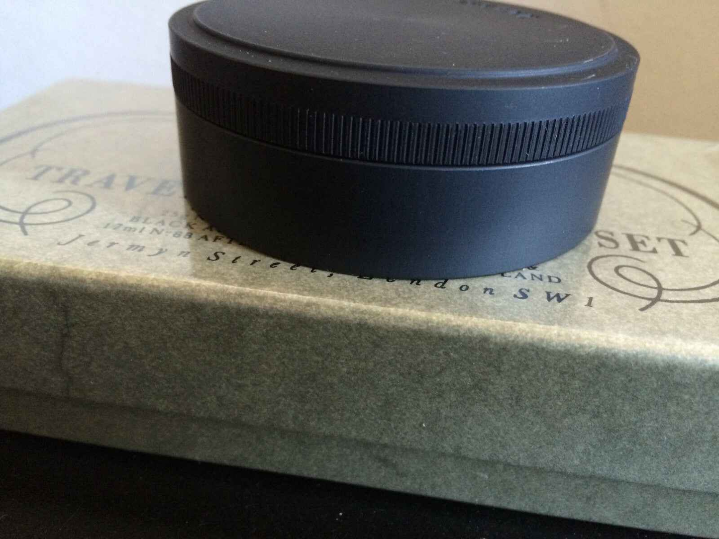 Set da barba per viaggiatori CZECH & SPEAKE con confezione elegante e design compatto
