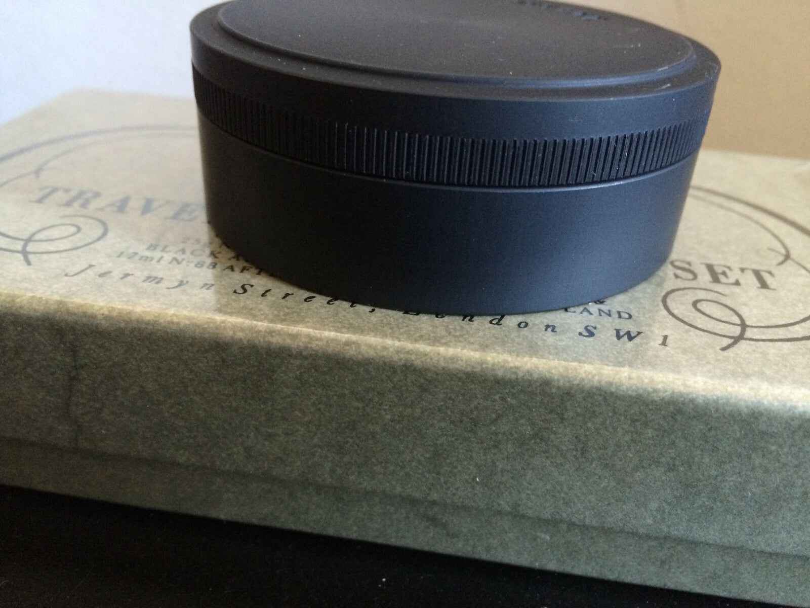 Set da barba per viaggiatori CZECH & SPEAKE con confezione elegante e design compatto