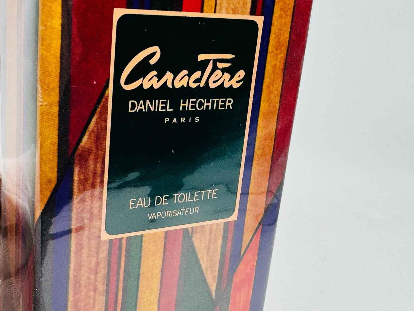 Profumo Eau de Toilette Daniel Hechter Caractere Vintage con confezione colorata e design elegante