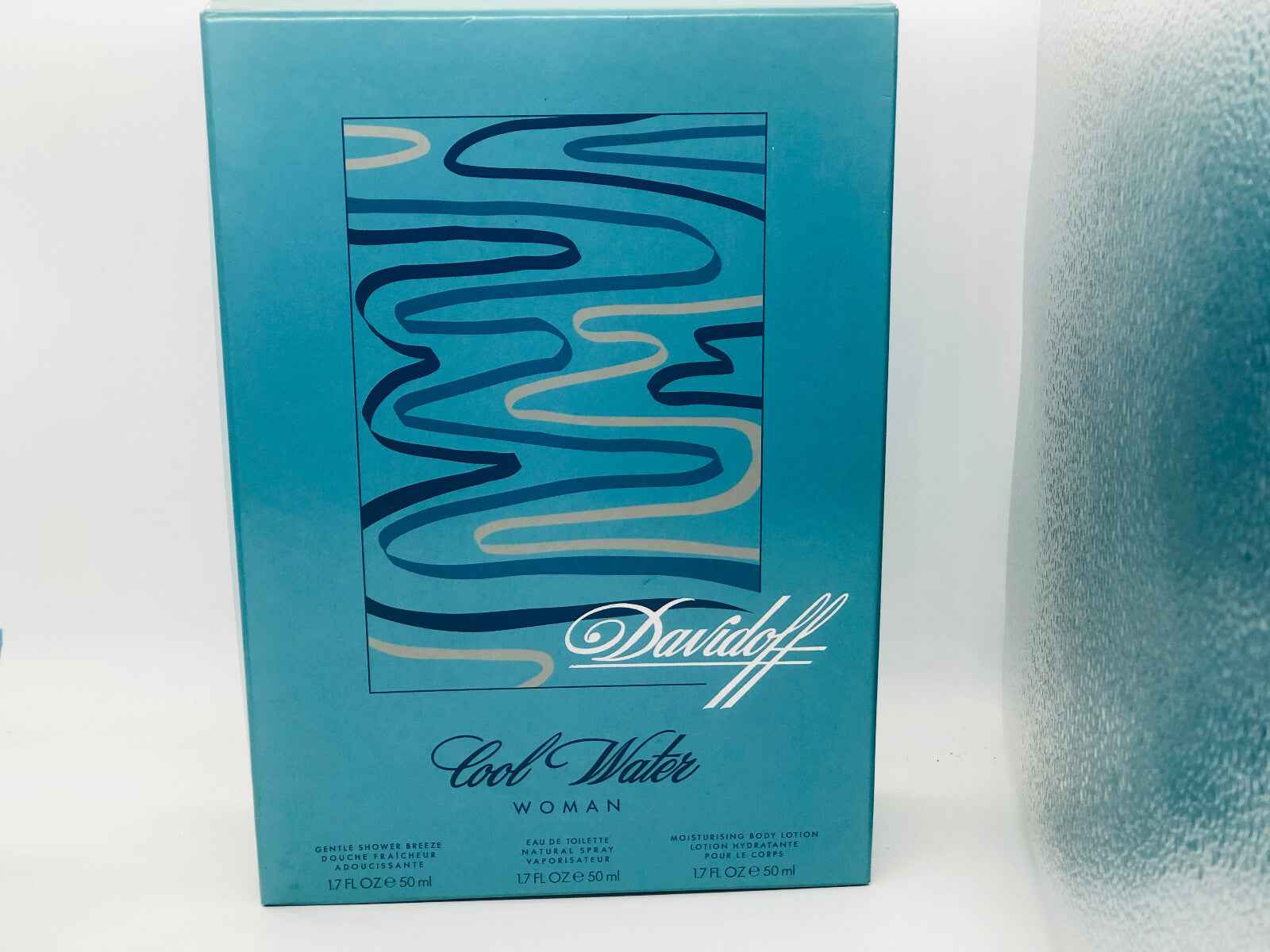 Scatola del profumo Vintage Cool Water Davidoff per donna con design moderno e colori blu