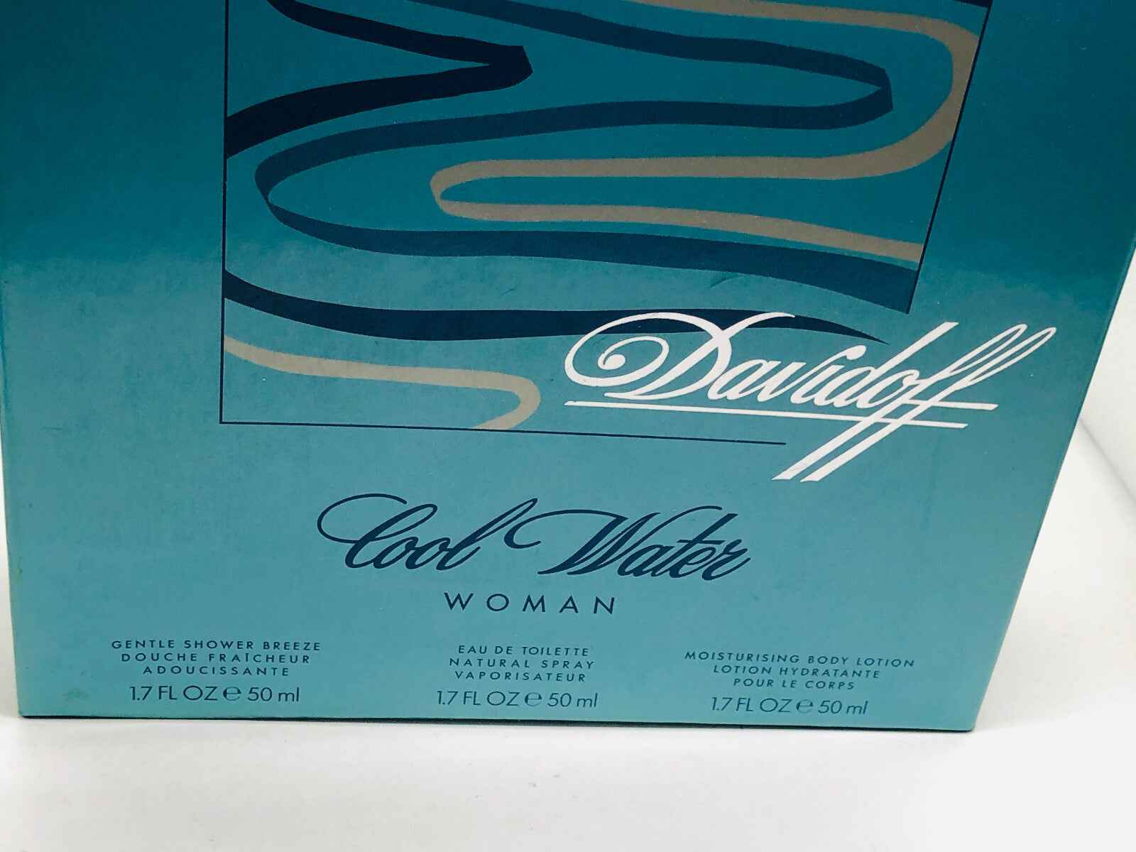 Scatola di Profumo Vintage Cool Water Davidoff con lozione idratante da donna da 50 ml