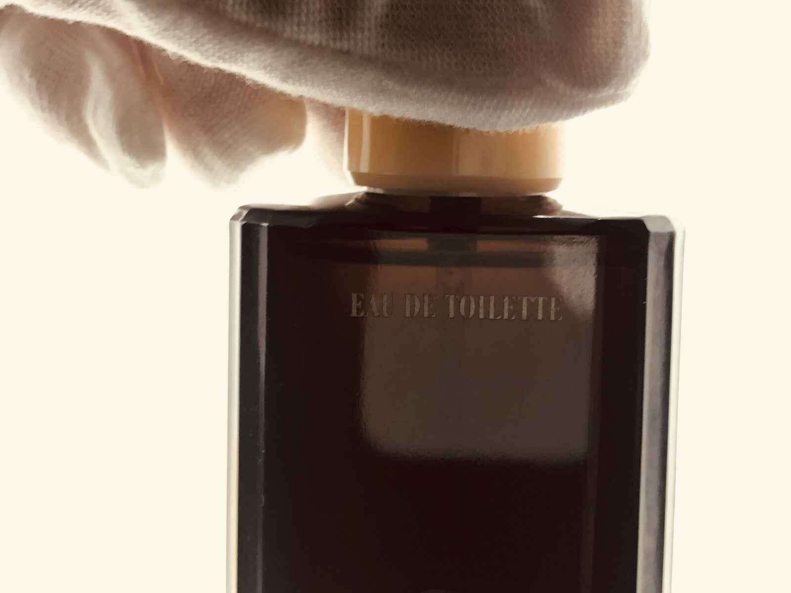 Flacone di profumo Zino Davidoff Vintage con tappo in beige e etichetta elegante