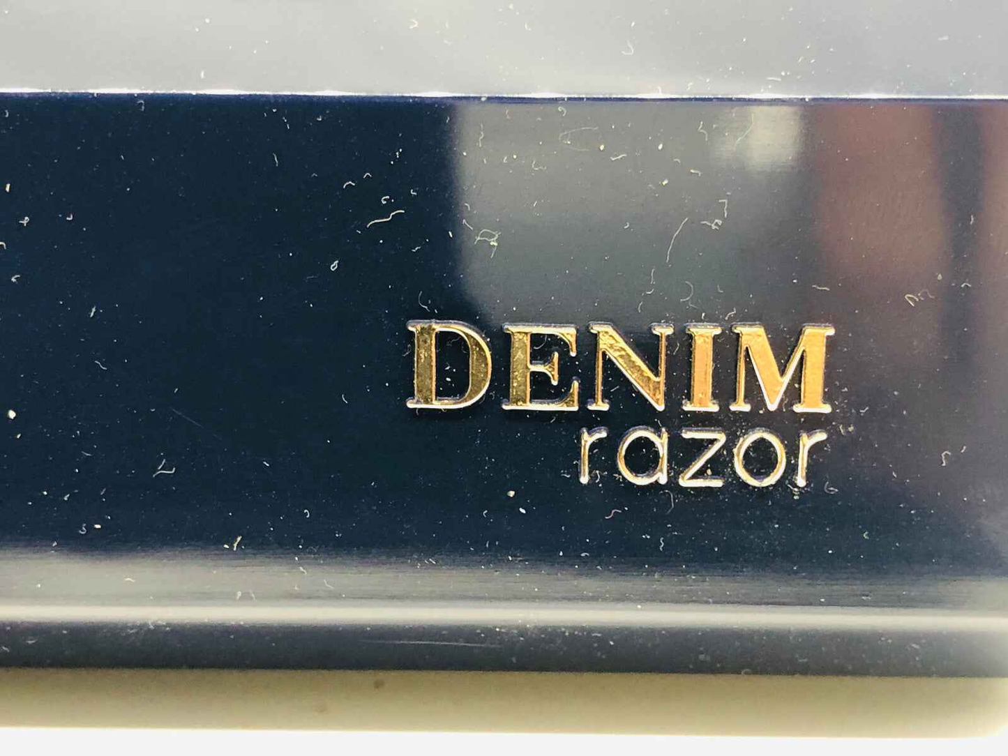 Scatola del Profumo Denim Original Vintage con logo DENIM in oro e design elegante