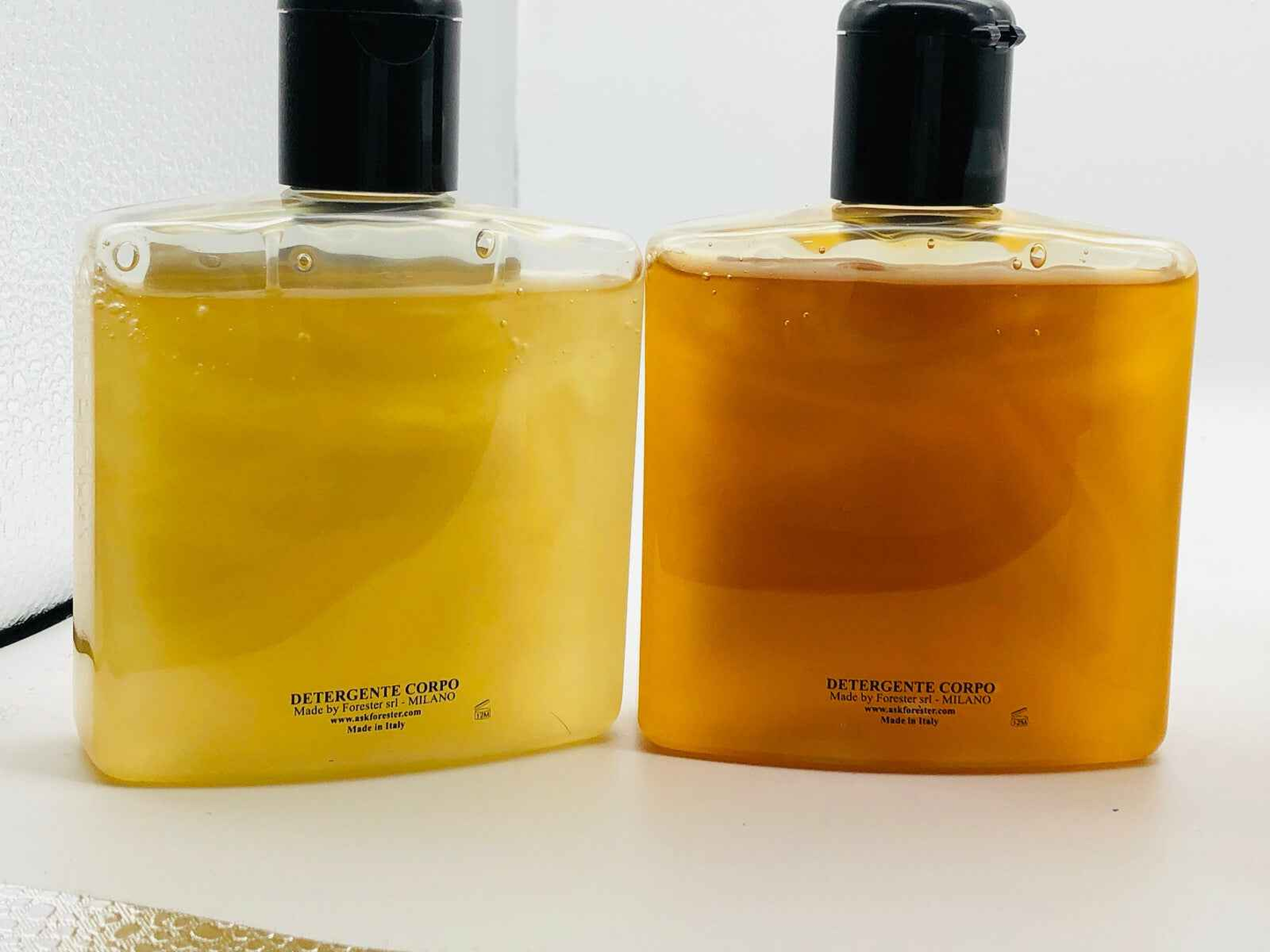 Due flaconi di Detergente Corpo Washington Tremlett Mph in giallo e arancione per la cura della pelle