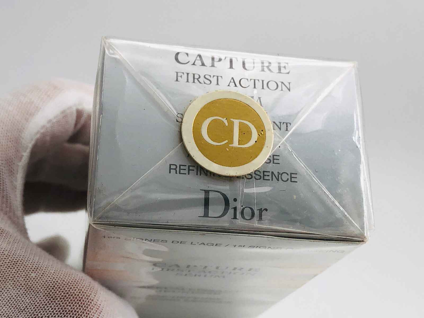 Scatola di Christian Dior Capture First Action con etichetta dorata e logo CD per il rinnovo della pelle