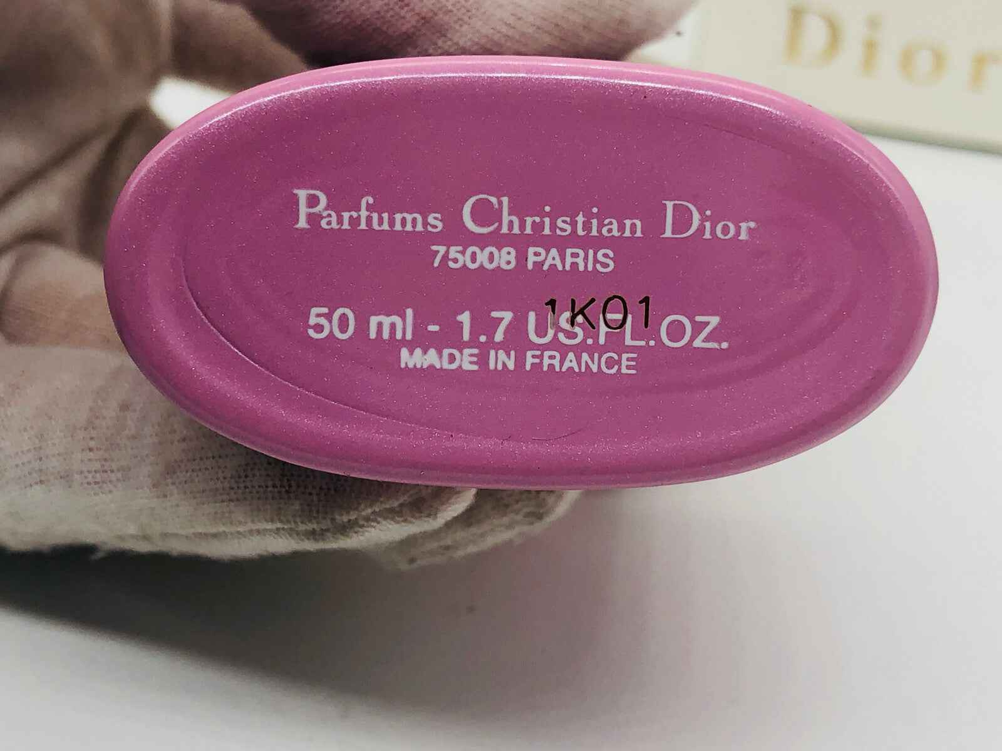 Flacone Dior Forever And Ever 50 ml con etichetta Christian Dior in un delicato colore rosa