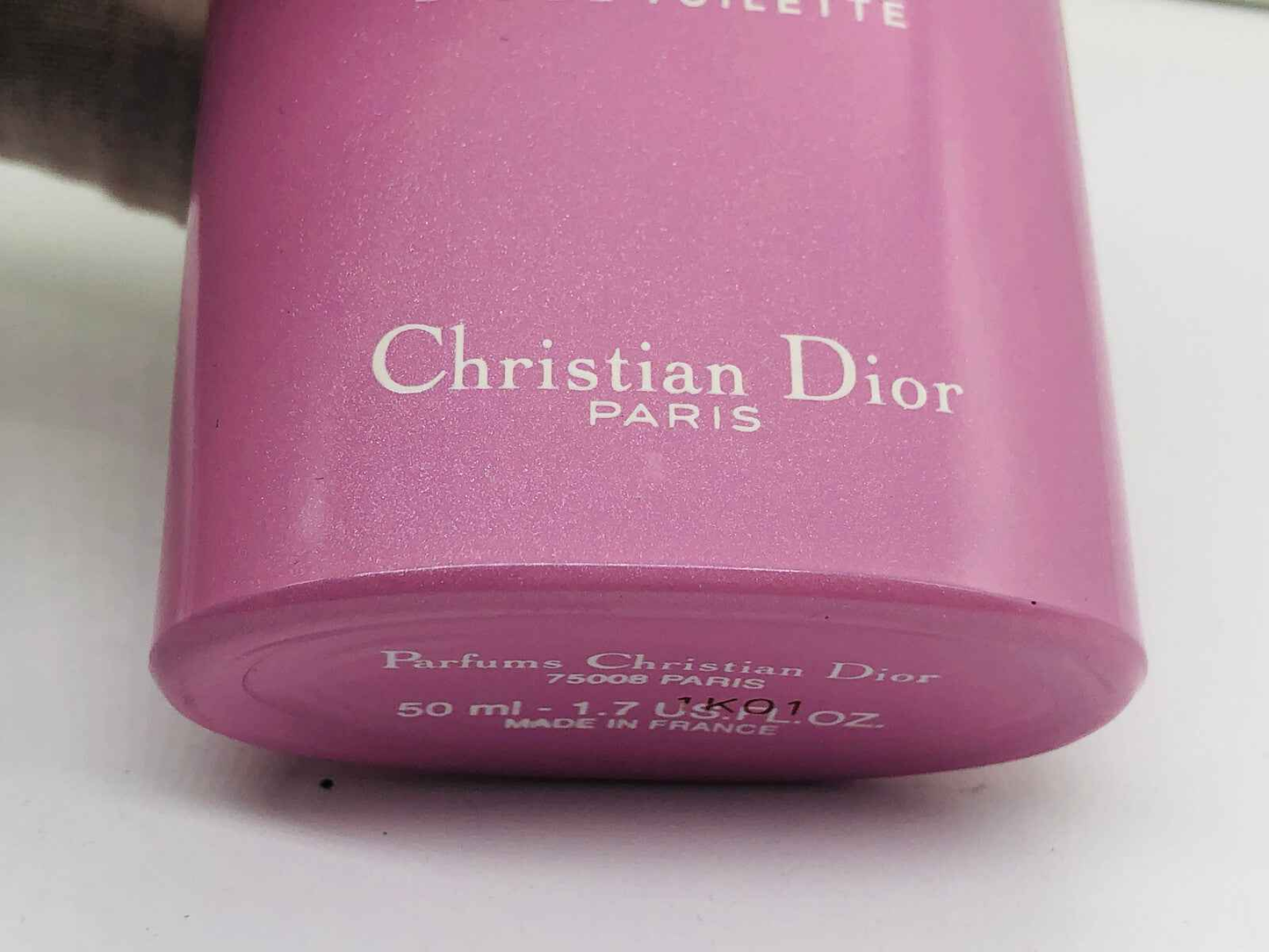 Flacone di profumo Dior Forever And Ever da 50 ml con elegante design rosa
