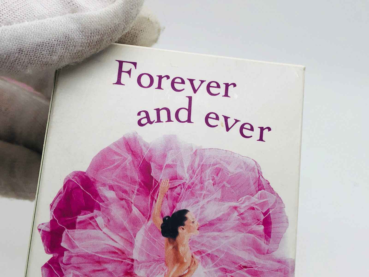 Confezione di profumo Dior Forever And Ever con design elegante e colori vivaci