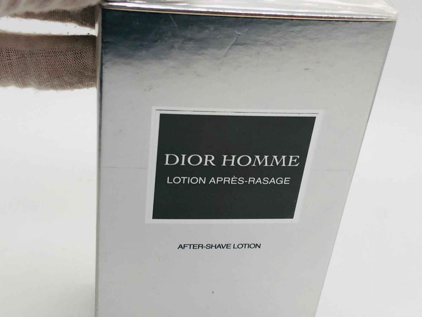 Flacone di Dior Homme Vintage lotion après-rasage con confezione elegante e design raffinato