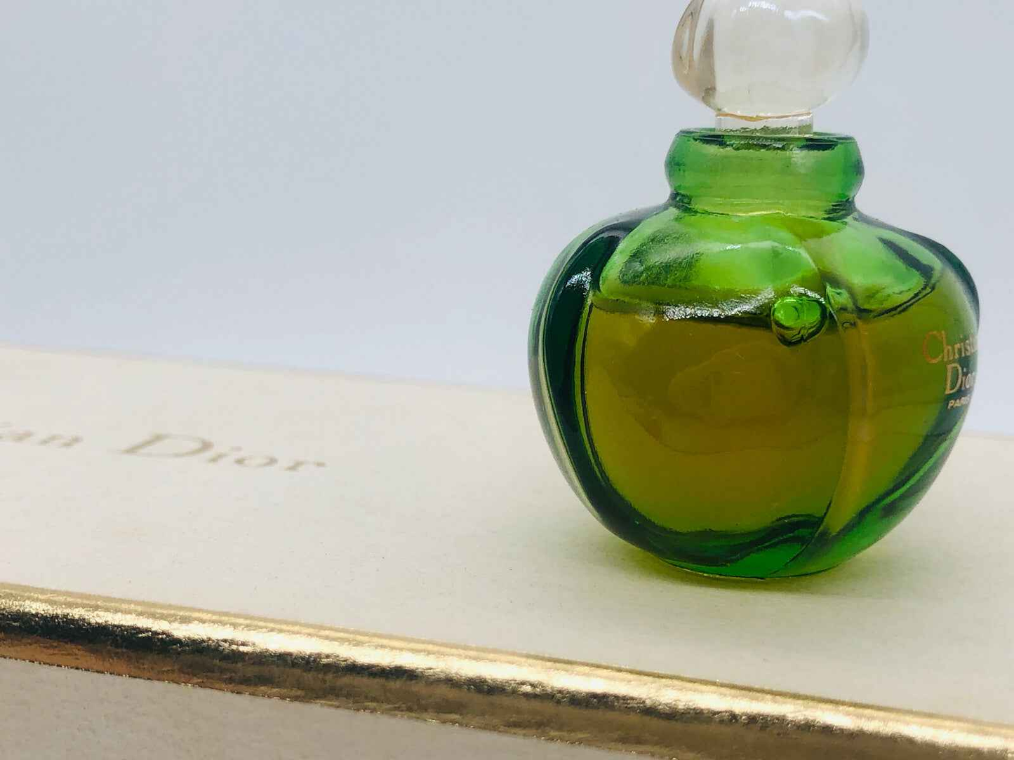 Profumo Dior La Collection Parfum in flacone verde elegante con tappo trasparente