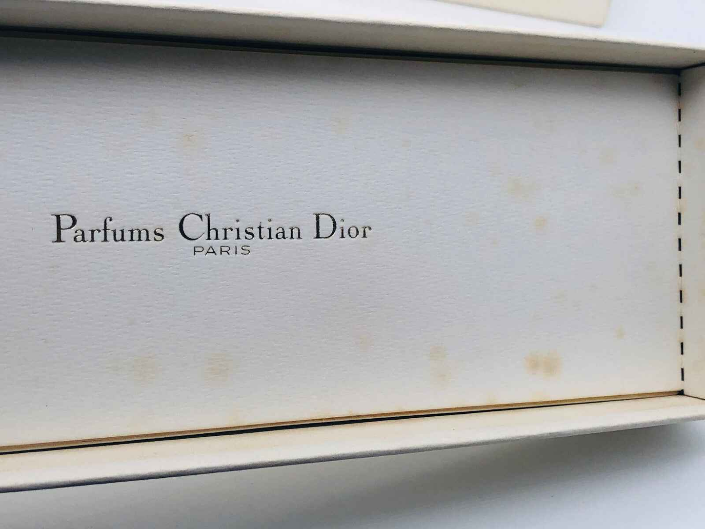 Scatola interna di Dior La Collection Parfum con logo Parfums Christian Dior a Parigi