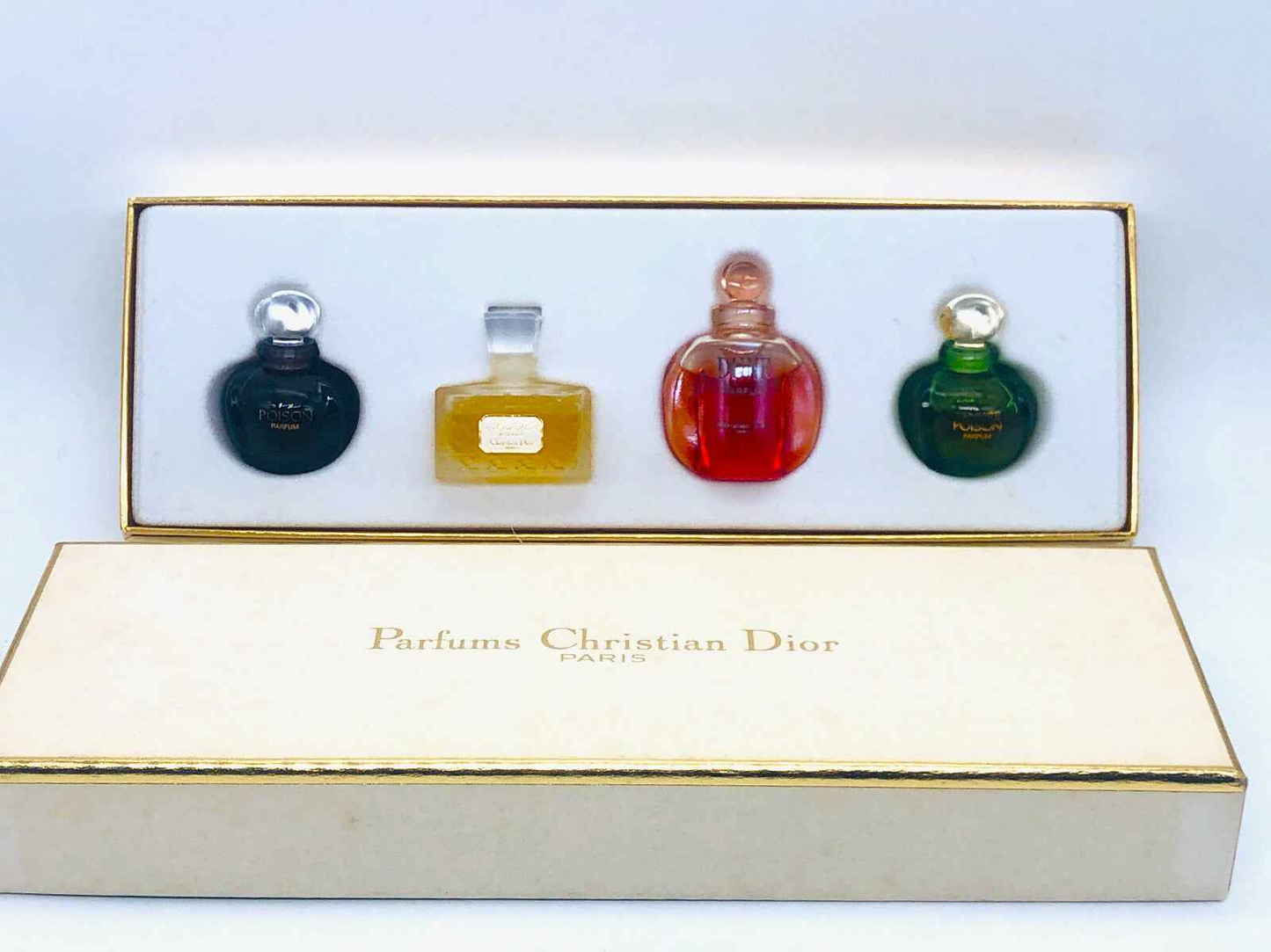 Set di campioni Dior La Collection Parfum con quattro fragranze iconiche in elegante confezione
