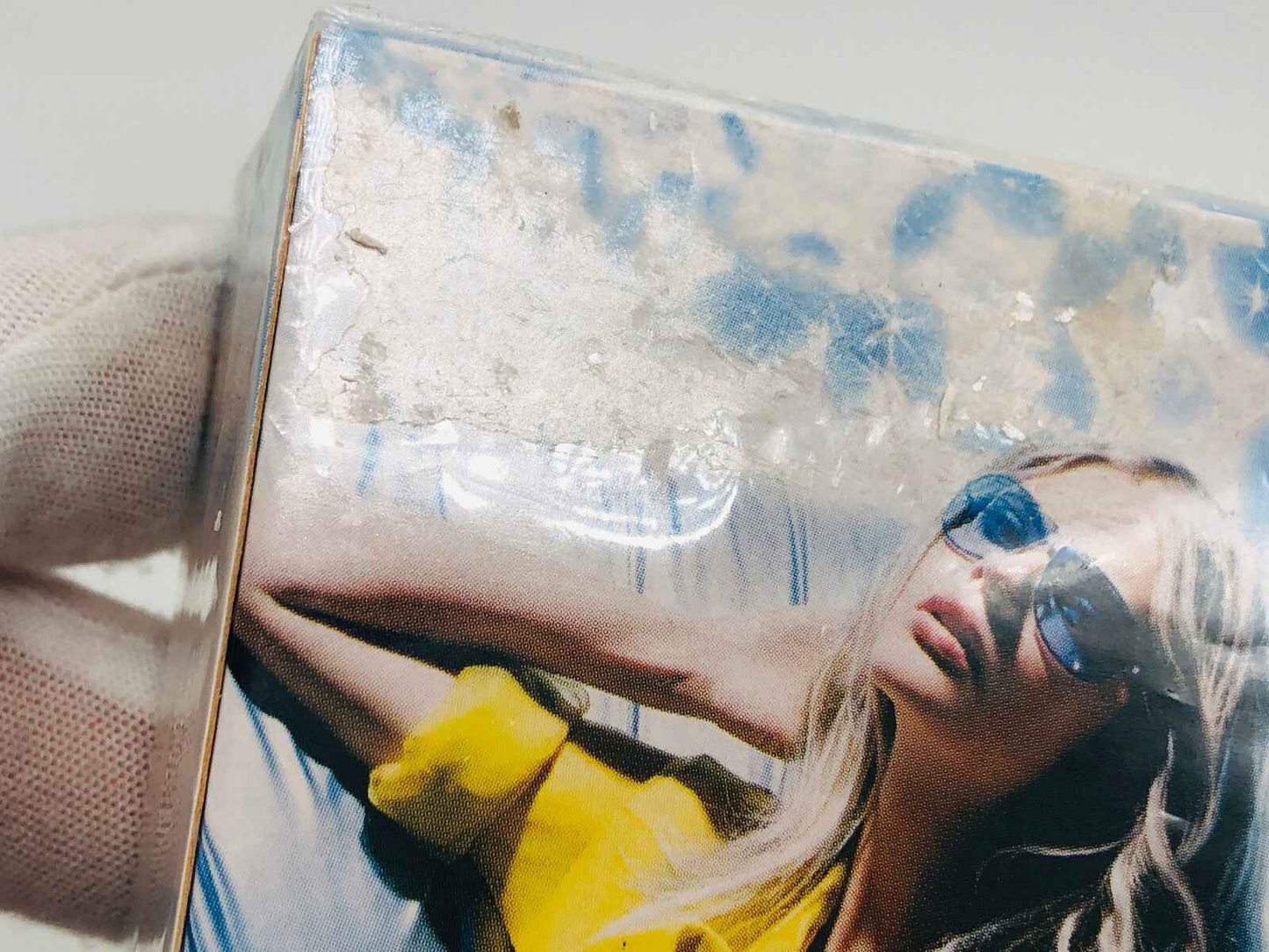 Confezione del profumo Dior Star con immagine di una donna in occhiali da sole e abbigliamento estivo