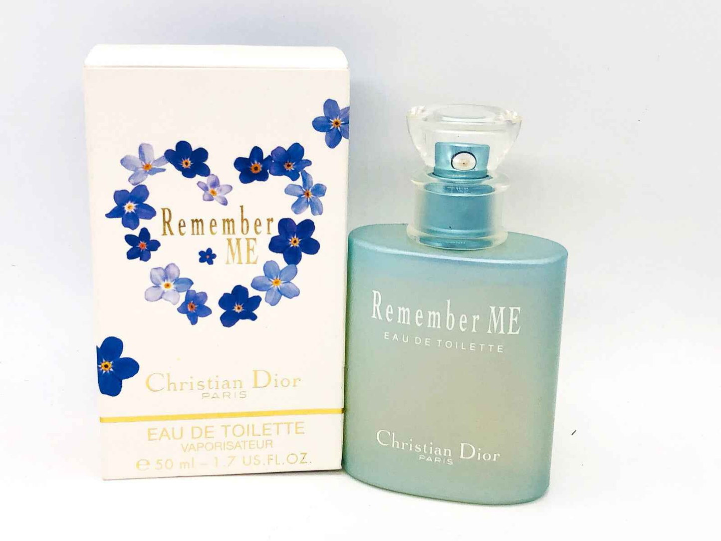 Profumo Remember Me Dior in flacone azzurro da 50 ml con scatola decorata con fiori