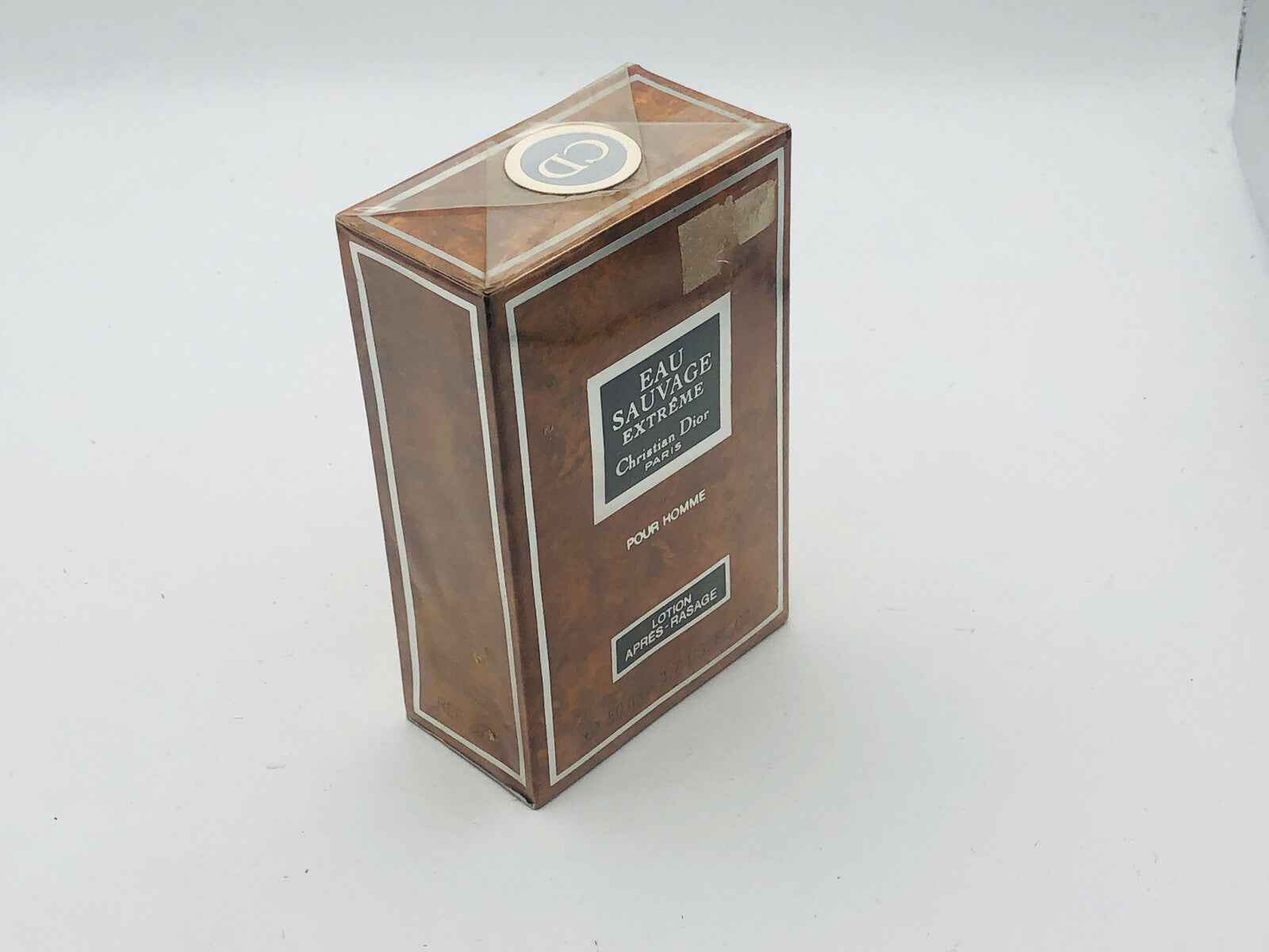 Confezione profumo Dior Sauvage Extreme marrone elegante con logo Dior chiaro