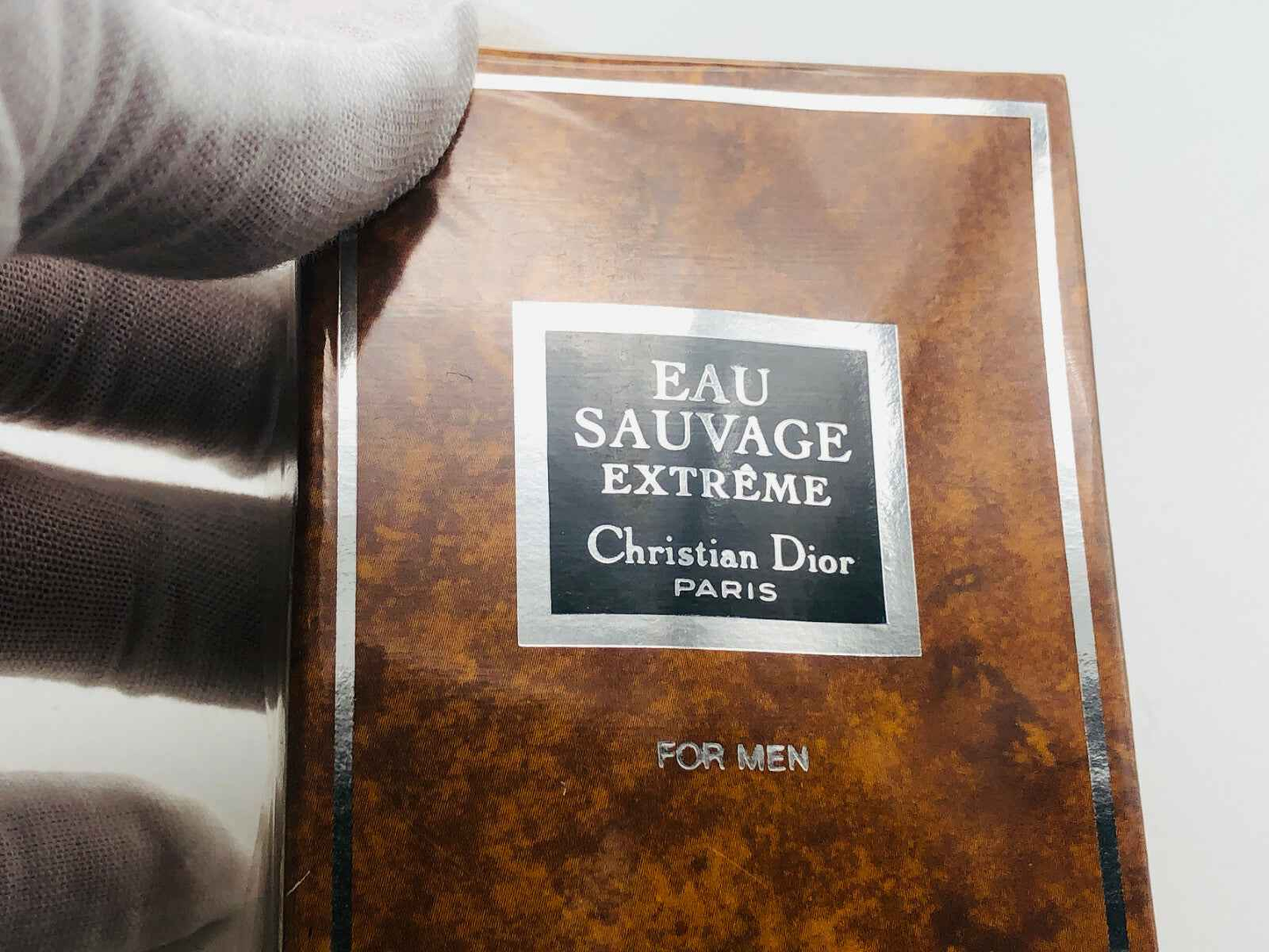 Confezione elegante di Dior Sauvage Extreme per uomo con design marrone e logo Christian Dior Paris