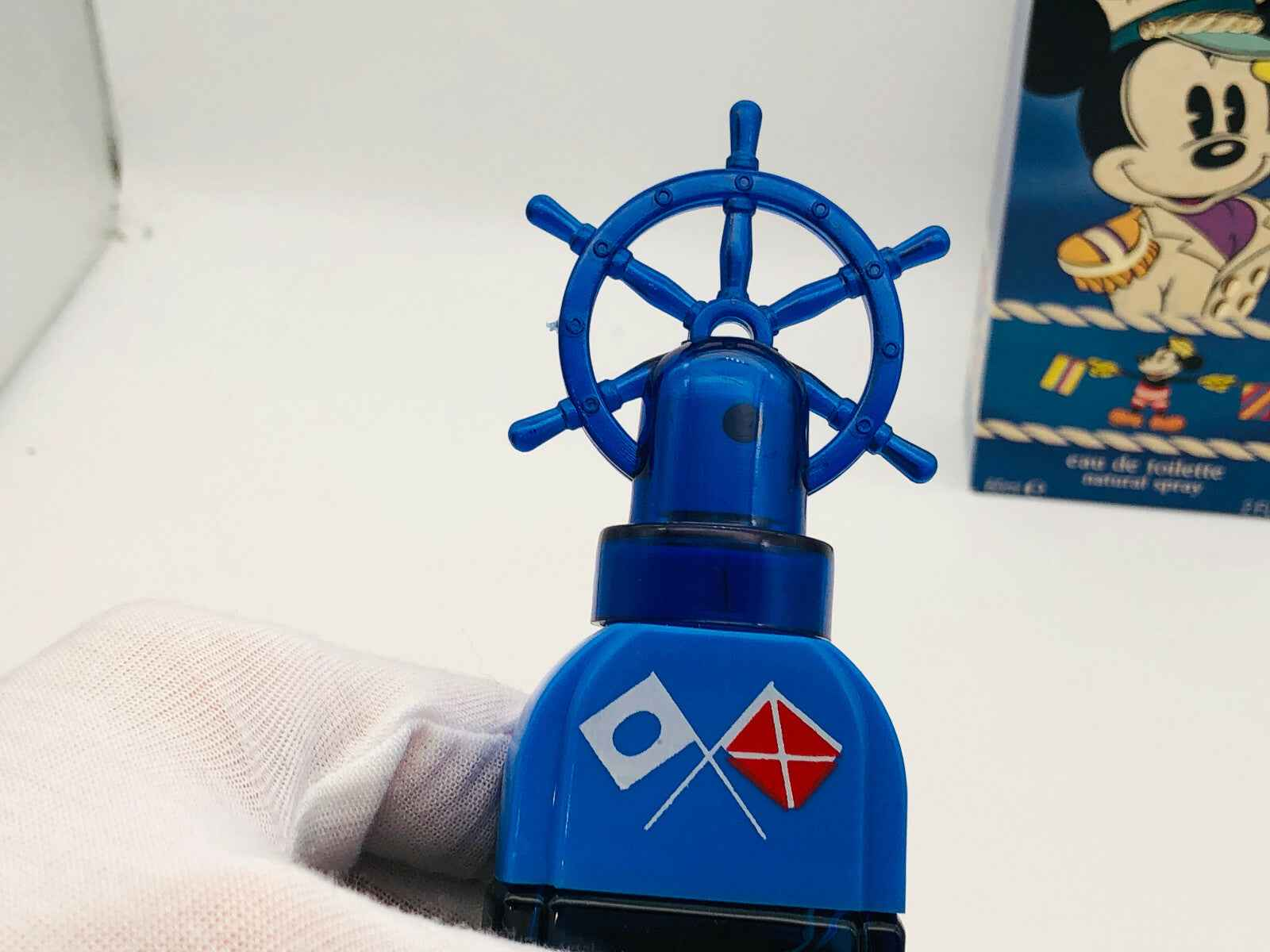 Profumo Topolino Disney Captain Vintage con tappo a forma di timone blu e design accattivante