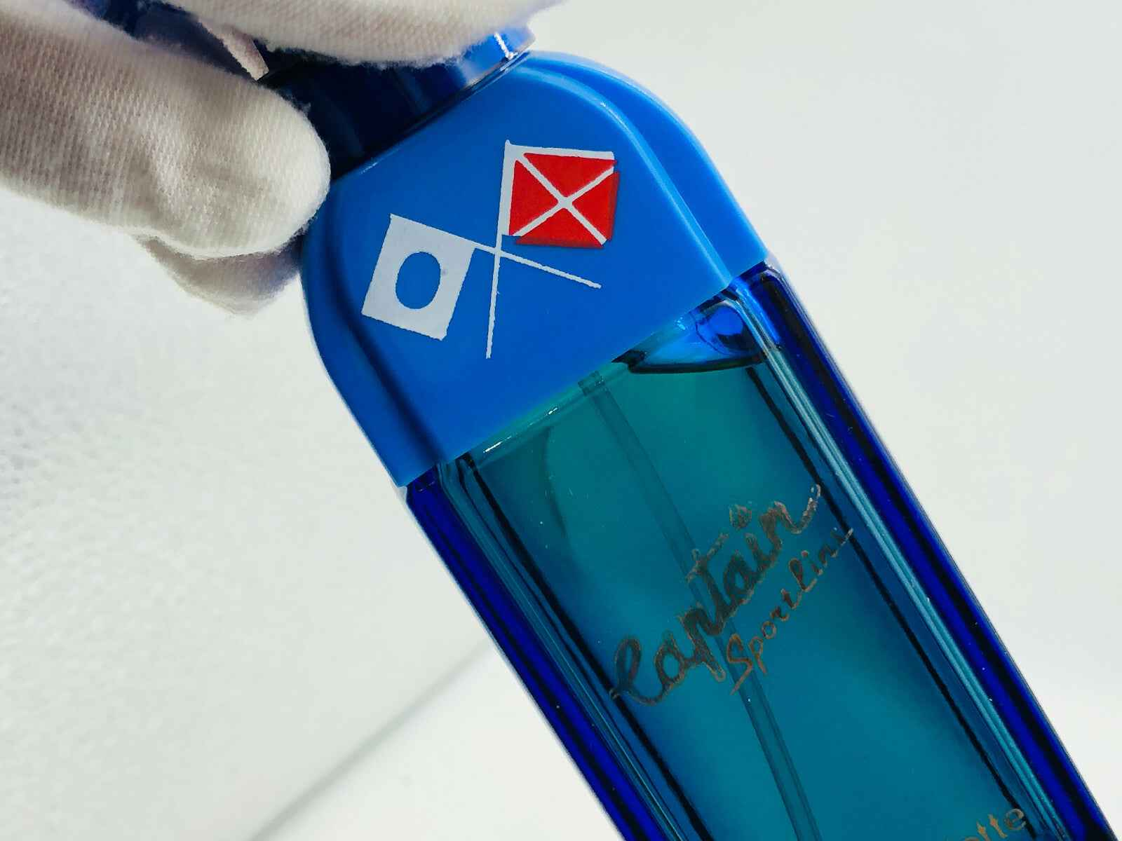 Profumo Topolino Disney Captain Vintage in flacone blu con grafiche nautiche