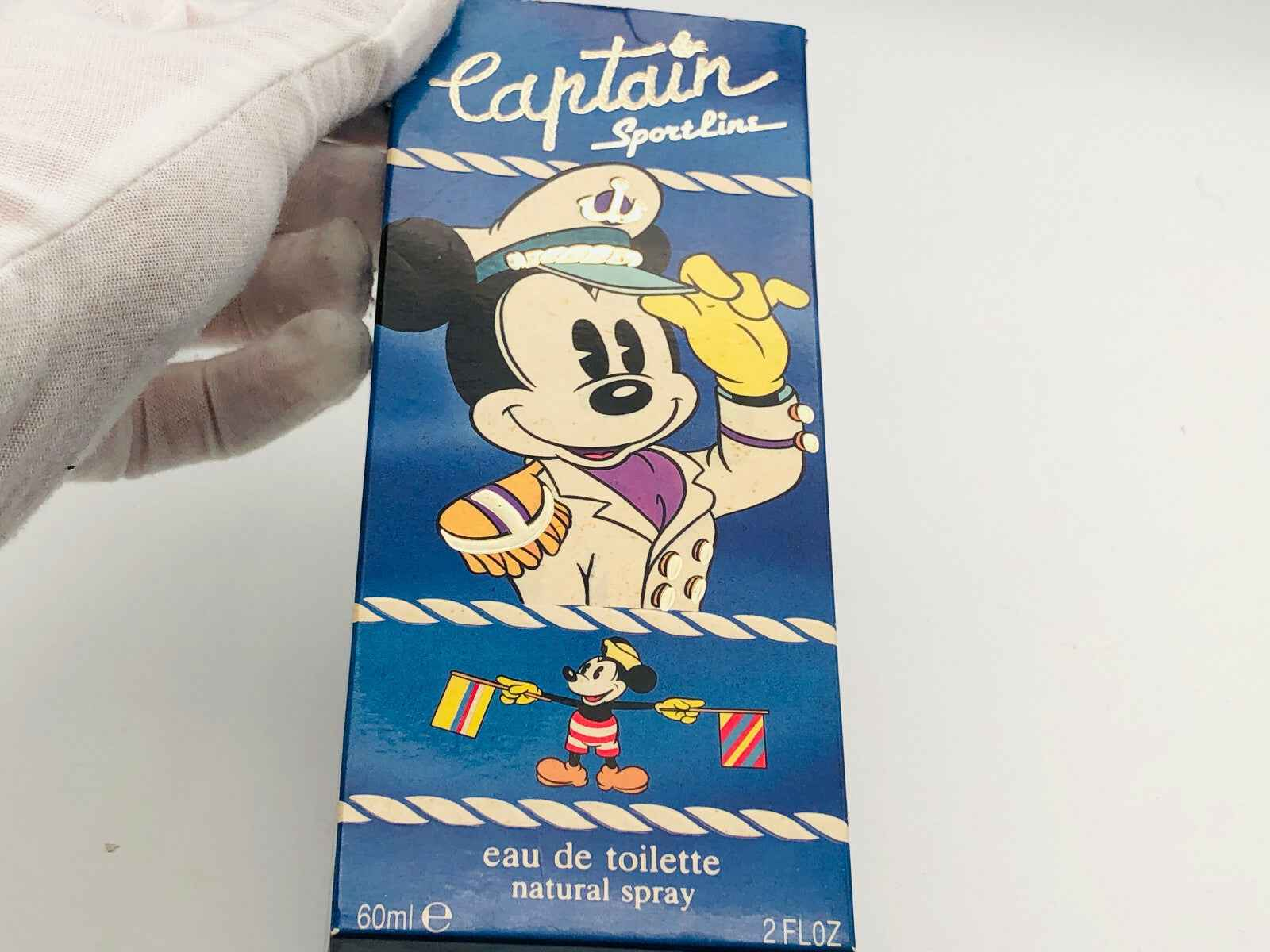 Confezione del Profumo Topolino Disney Captain Vintage con grafica colorata e dettagli marini