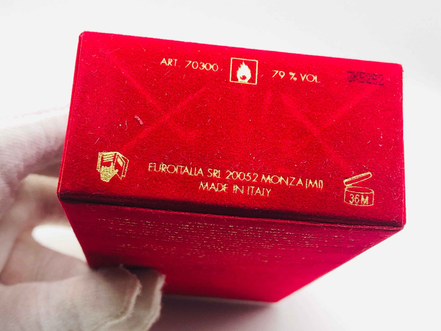 Scatola rossa del Profumo Dolce E Gabbana Classico con dettagli in oro, elegante e raffinata