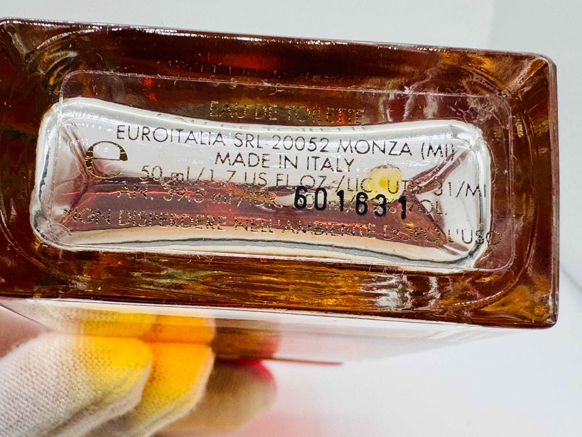 Bottiglia di Profumo Dolce E Gabbana Red con etichetta e codice a barre per identificazione