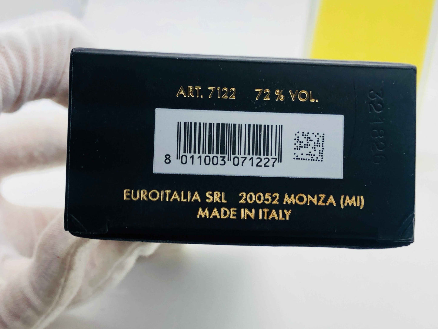 Scatola del Profumo Dolce E Gabbana Sicily con codice a barre e indicazioni sulla produzione in Italia