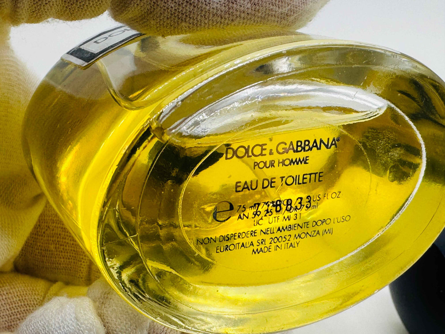 Flacone di Profumo Dolce & Gabbana Pour Homme da 75 ml con etichetta chiara e colore giallo