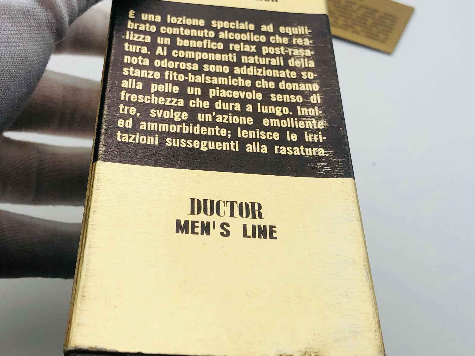 Scatola di Ductor Pour Homme, una lozione speciale per la cura della pelle maschile