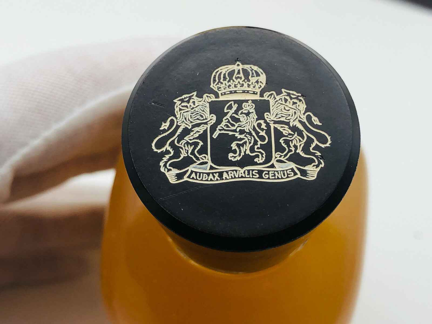 Tappo del profumo Ductor Pour Homme con emblema reale e design elegante in stile classico