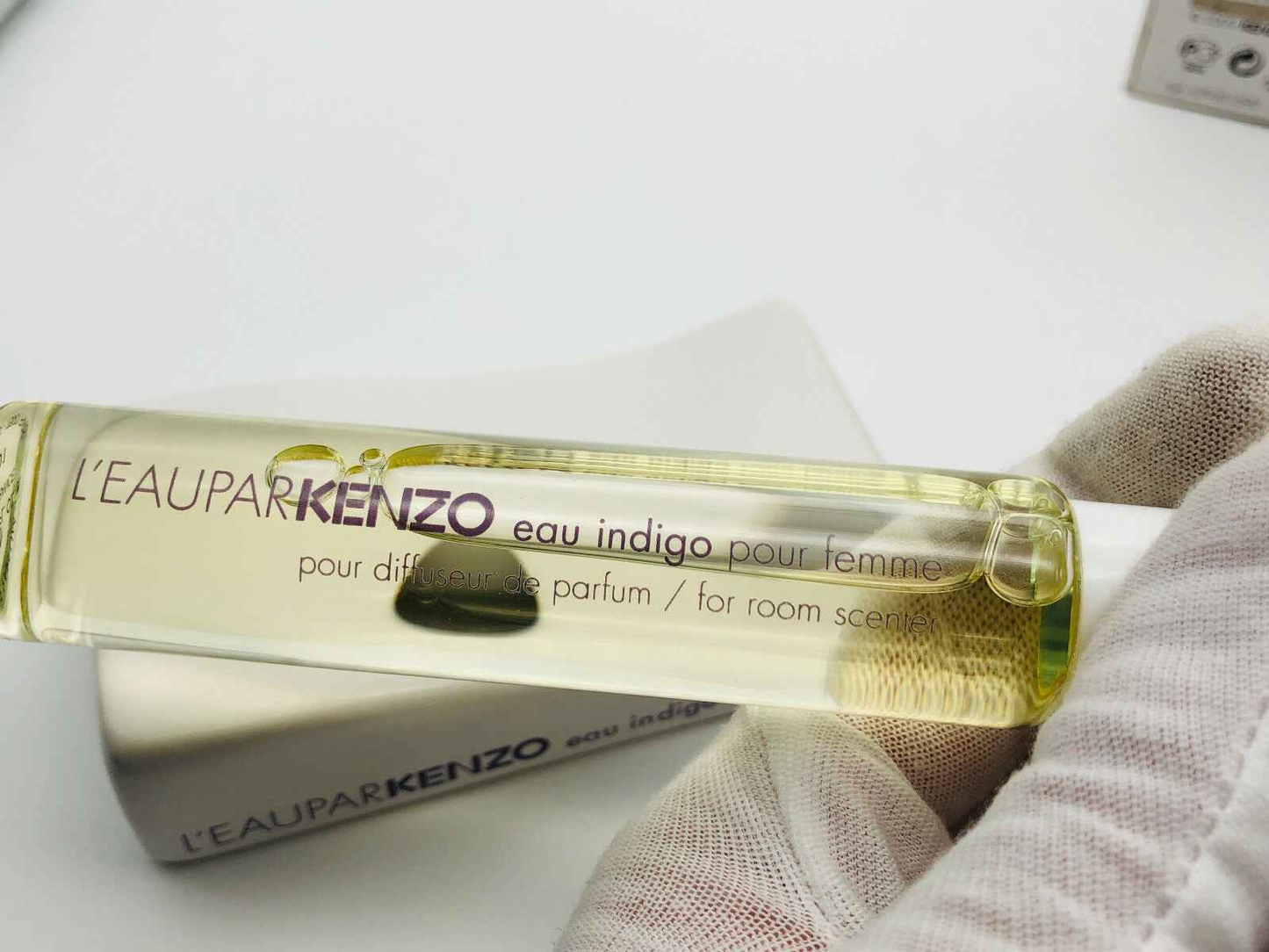 L'Eau Par Kenzo Indingo Femme in flacone spray con materiale trasparente per diffusori di profumo