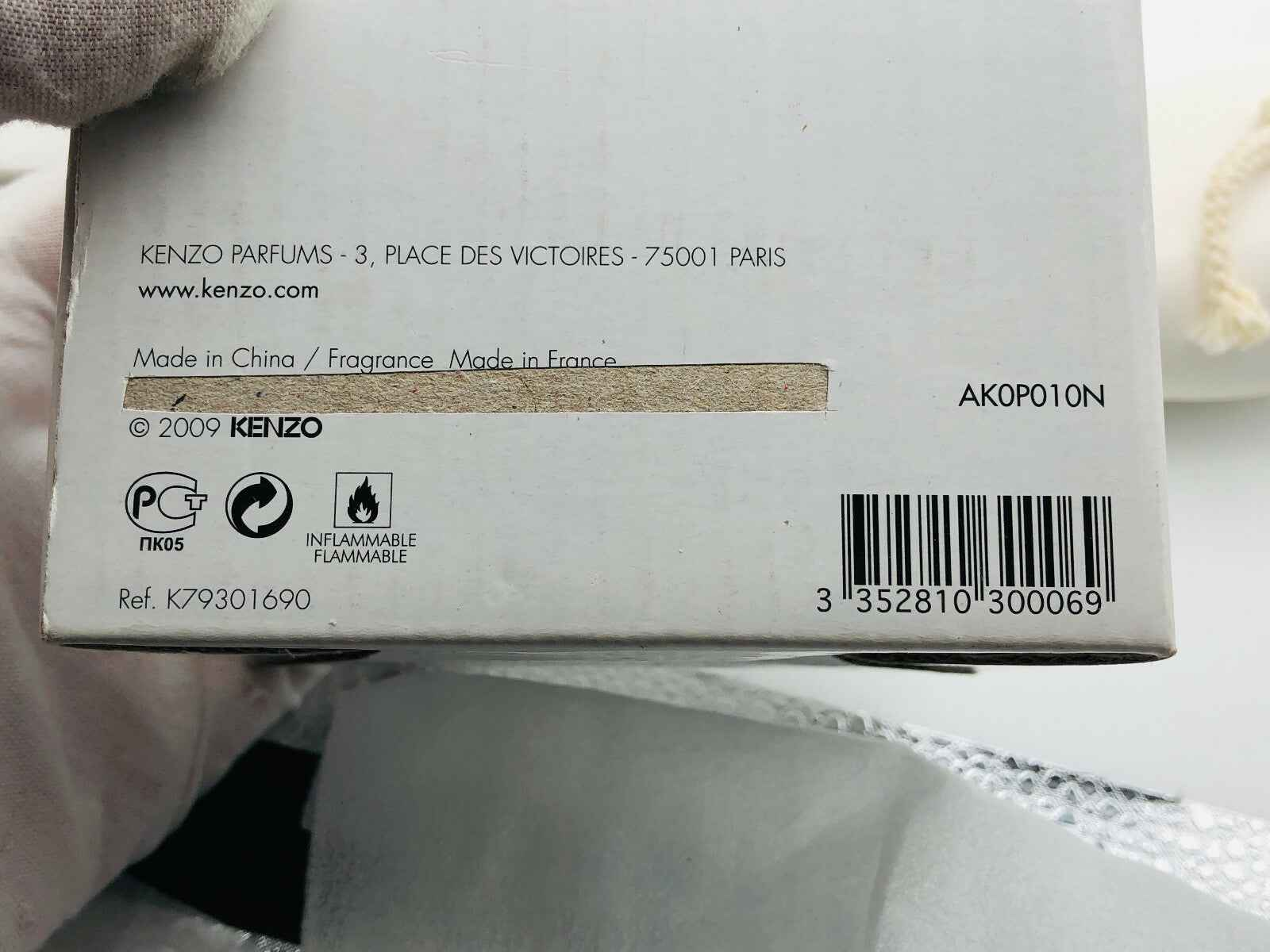 Scatola di L'Eau Par Kenzo Indingo Femme con informazioni sul prodotto e codice a barre