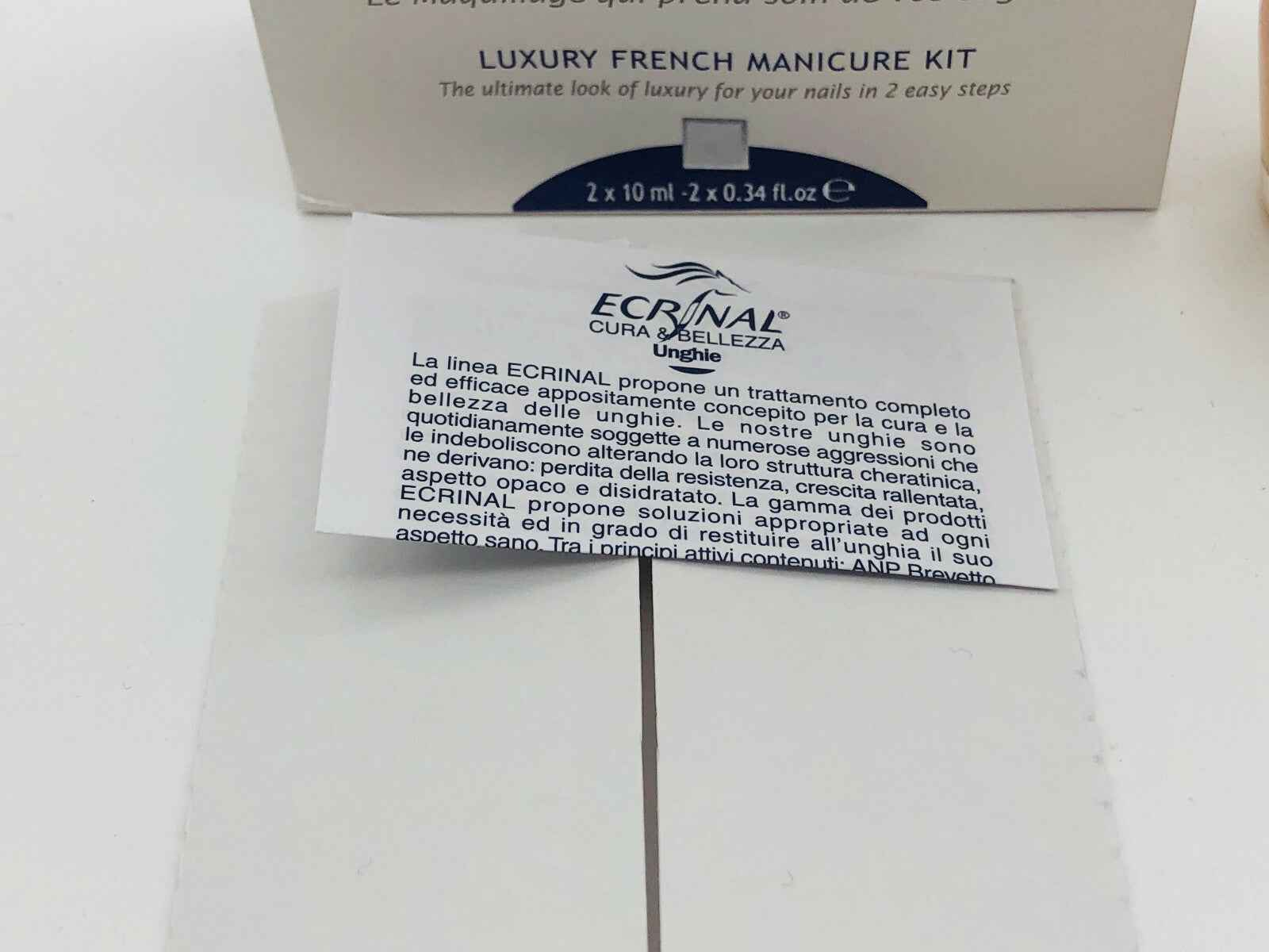 Ecrinal Kit French Manicure con due flaconi da 10 ml per unghie curate in due semplici passaggi