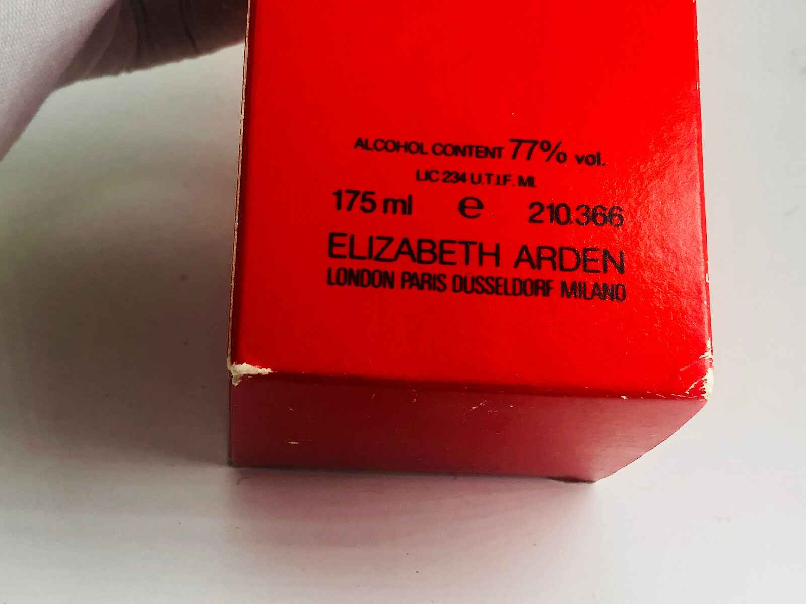 Scatola del profumo Elizabeth Arden Citruswood da 175 ml con contenuto alcolico del 77%