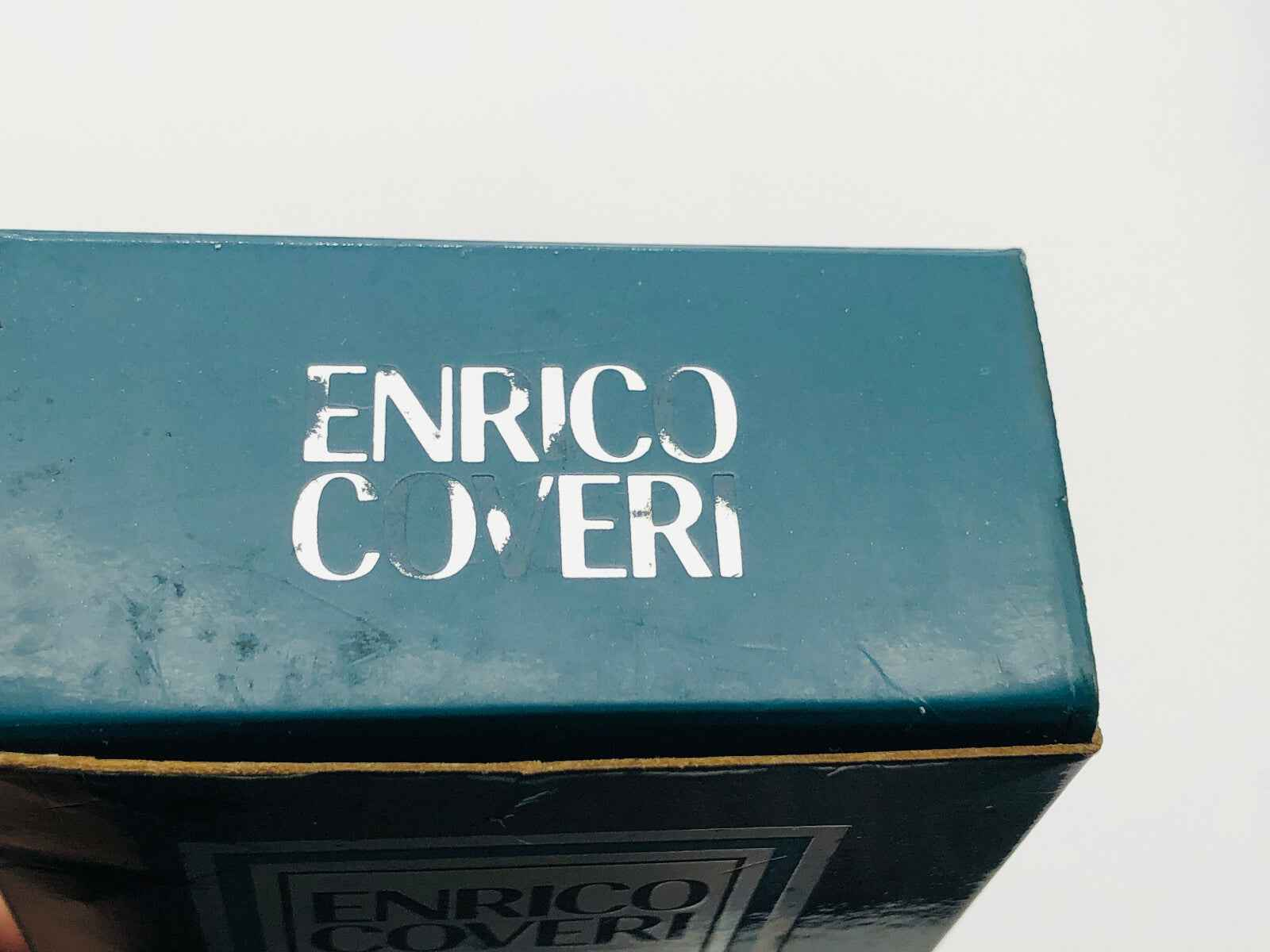 Scatola del profumo Enrico Coveri Pour Homme Vintage con logo distintivo in bianco